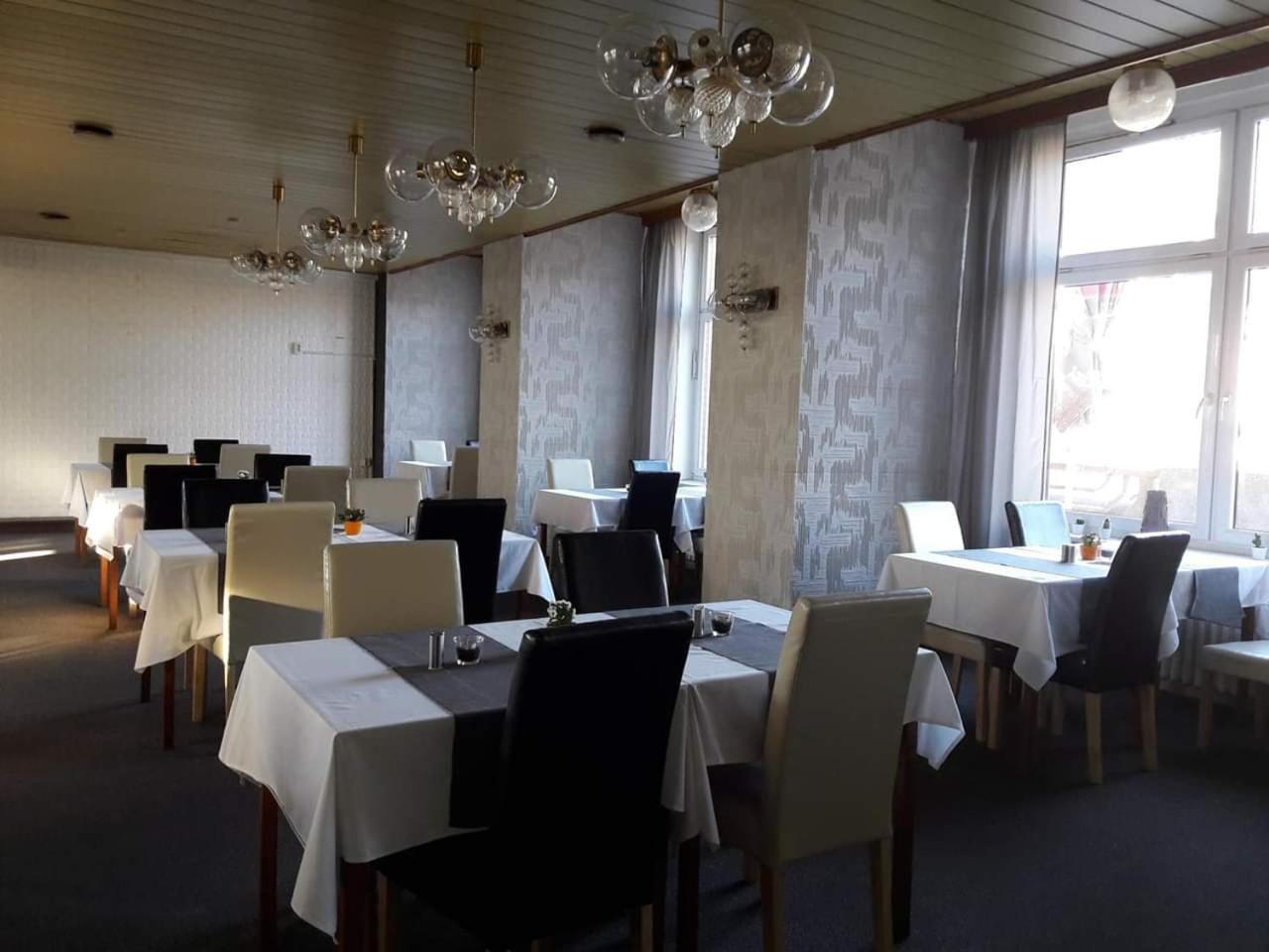 Hotel Bily Lev Rokycany Exterior foto